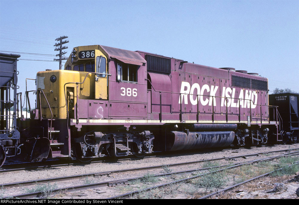 Former Rock Island GP40 #386 is in the last mile before reaching Chrome Crankshaft where it will be scrapped/parted out